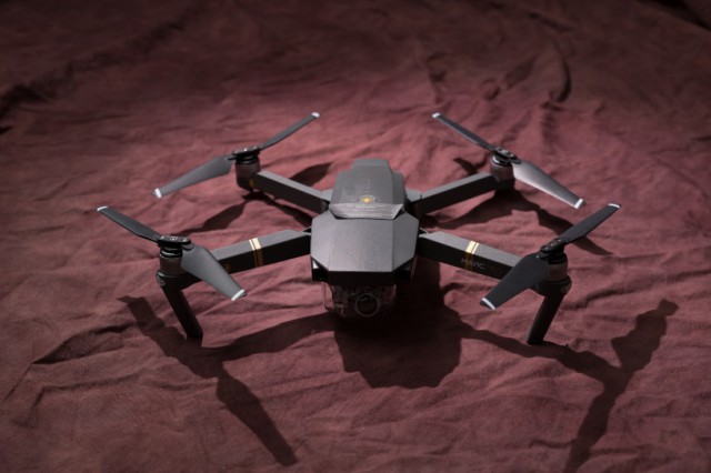 遠隔操作または自動操縦が可能な無人航空機